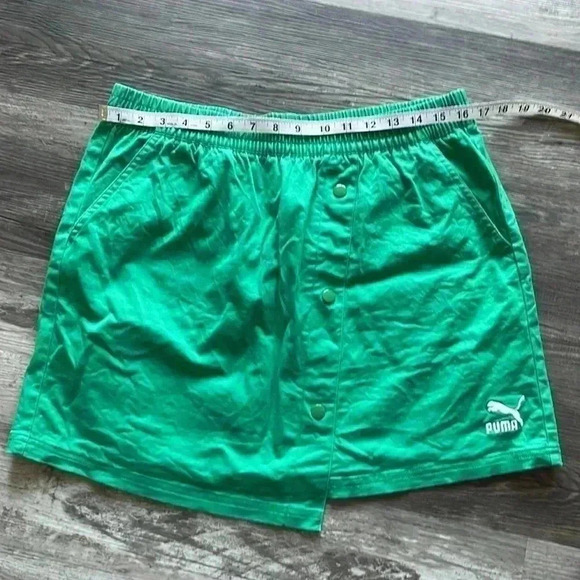 #19 Puma Skirt Green - Picture 2 of 4